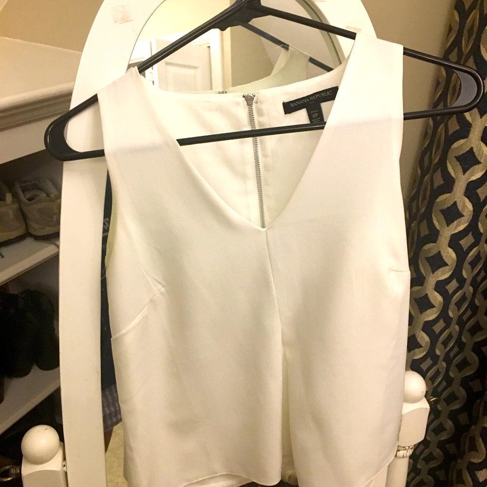 White pleated top with back zipper